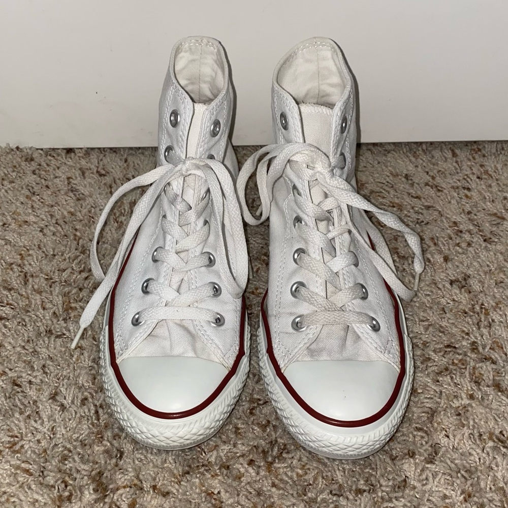 White 7.5W/5.5M Converse